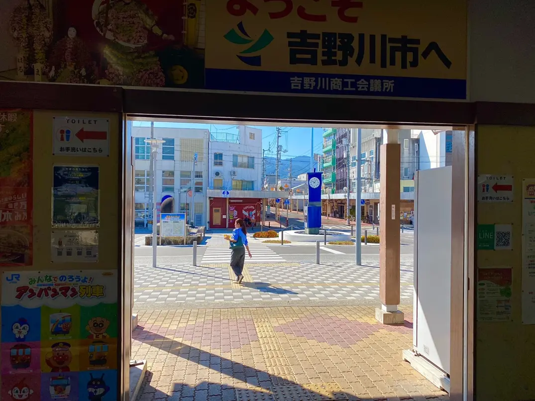 鴨島駅前