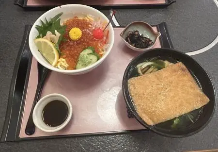 いくら丼とうどんセット