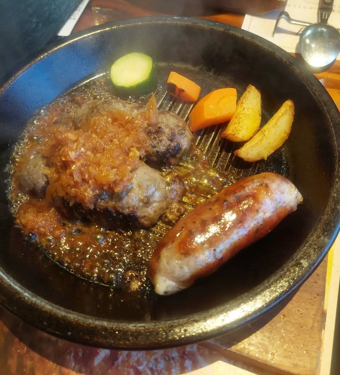 ハンバーグとハーブソーセージ