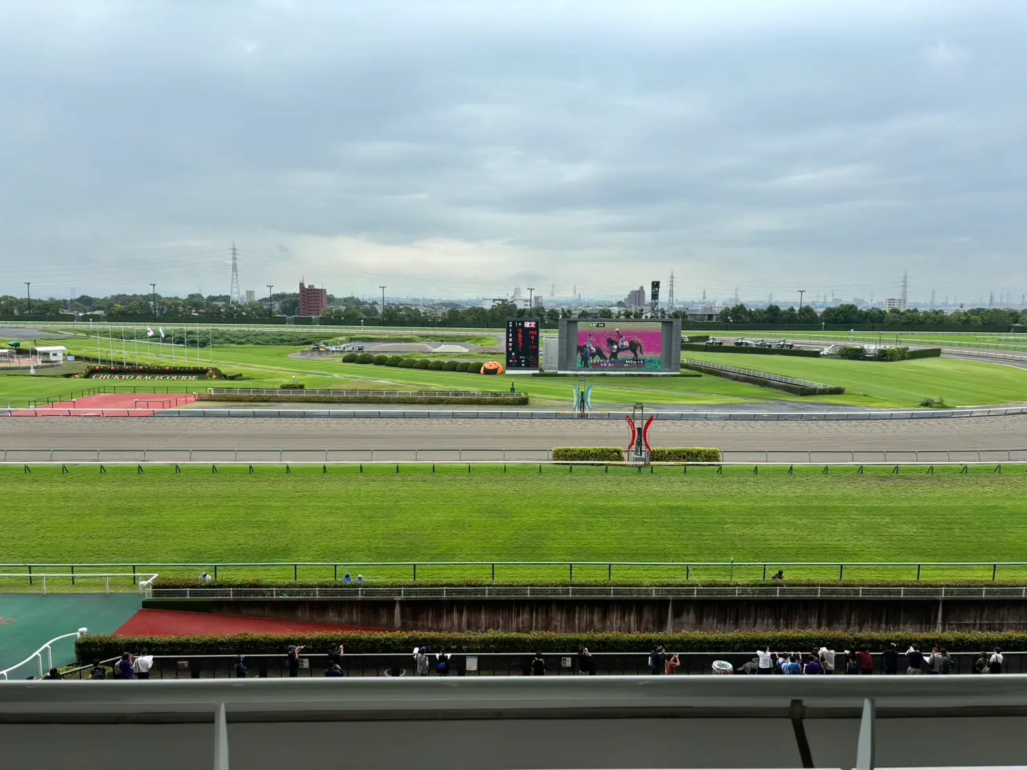 競馬場の全景